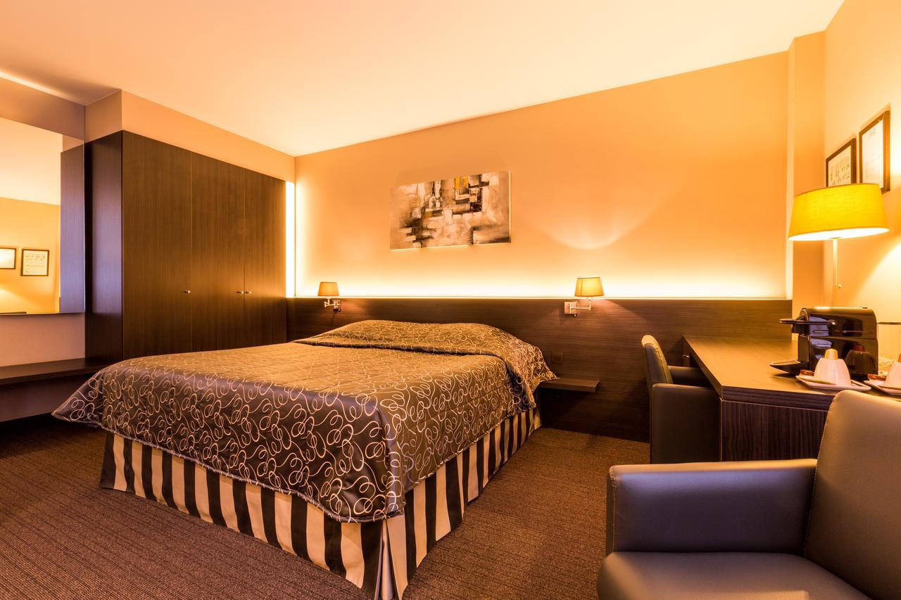Hotel Royal De Panne Esterno foto